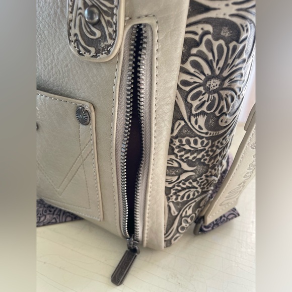 Wrangler Women’s Hair On Cowhide Crossbody Tote - Picture 6 of 8